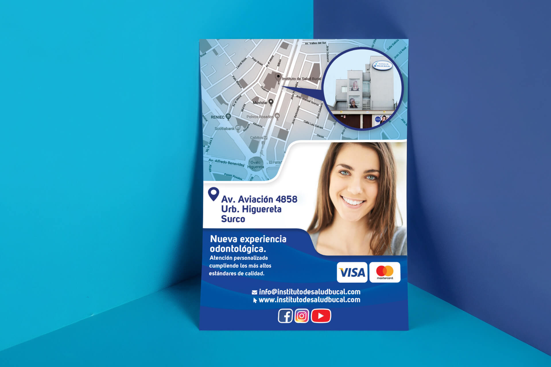 Reverso del volante de Clínica Salud Bucal con mapa de ubicación, dirección, página web y redes sociales