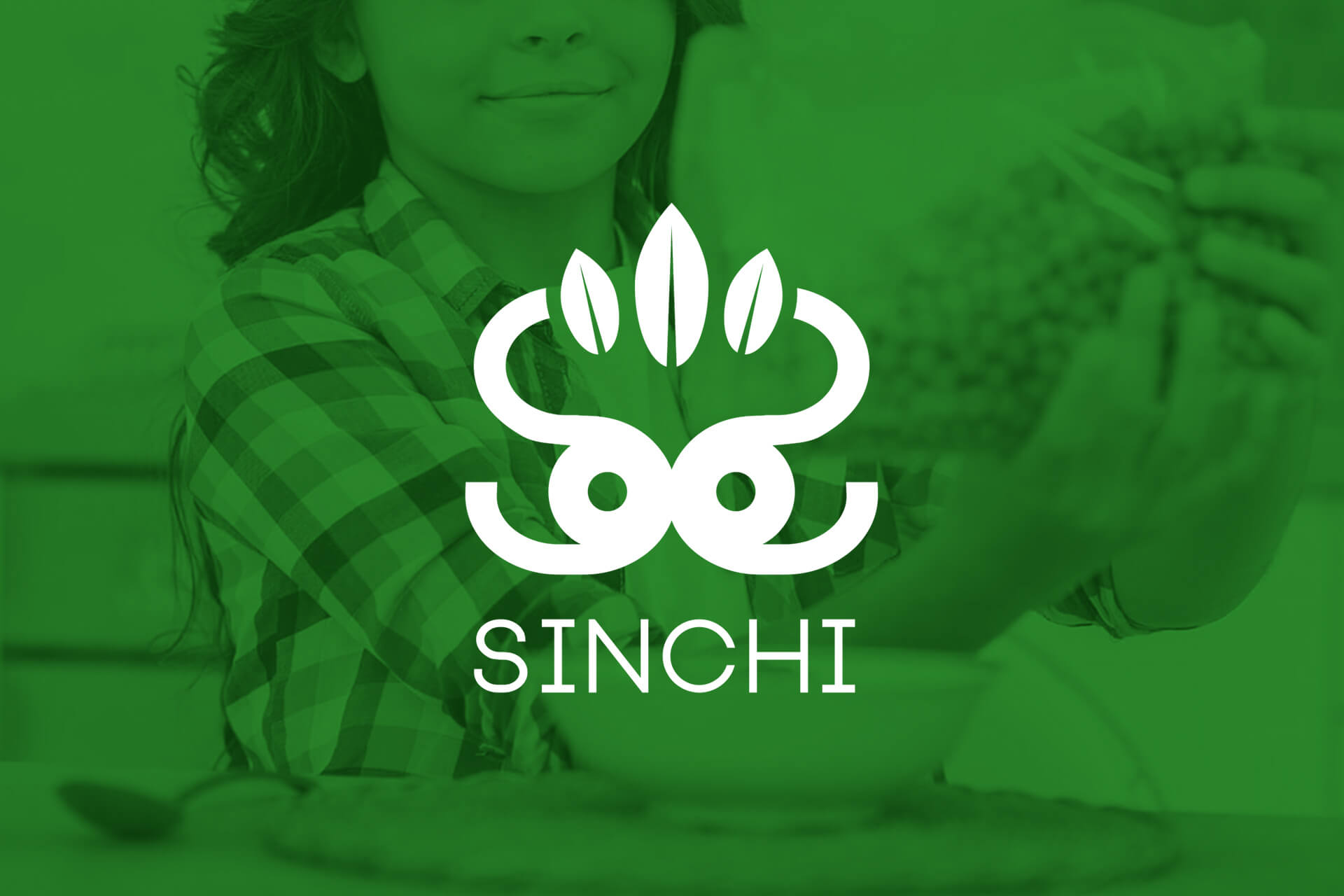 Identidad visual de Sinchi sobre fondo verde